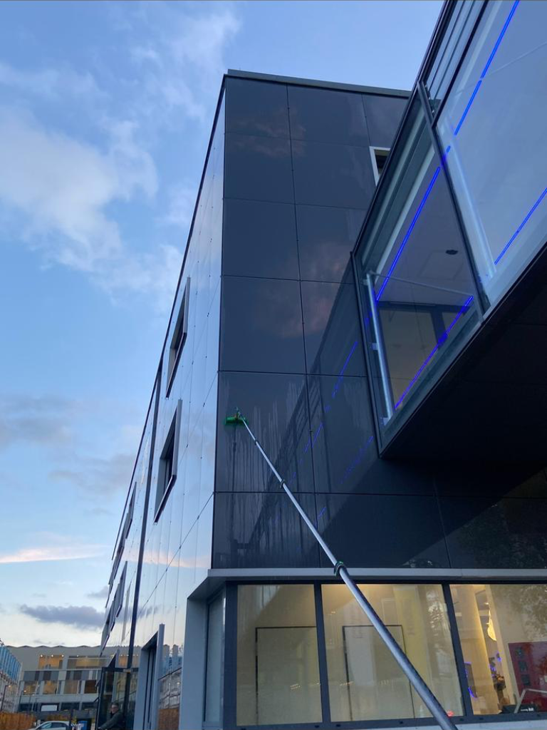 Fensterreinigung im gewerblichen Bereich